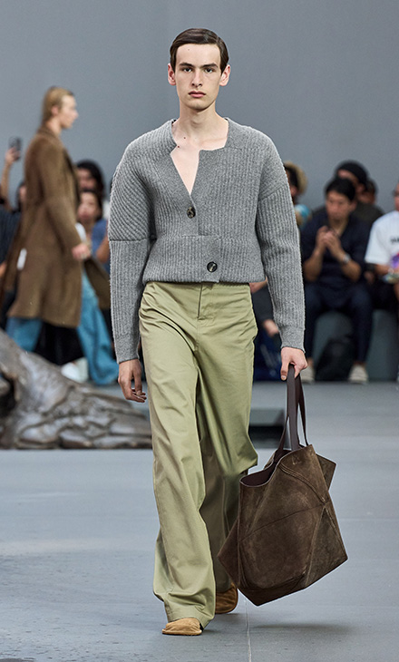 تصميم جريئة وغير مألوفة من LOEWE لموسم ربيع وصيف 2024